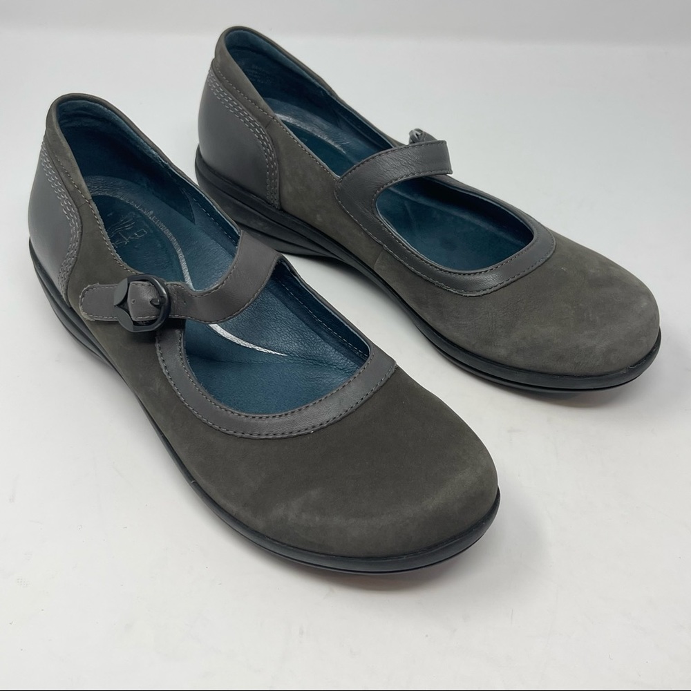 Dansko Women's Mary Jane Adjustable Buckle Nursing Shoes Size  39